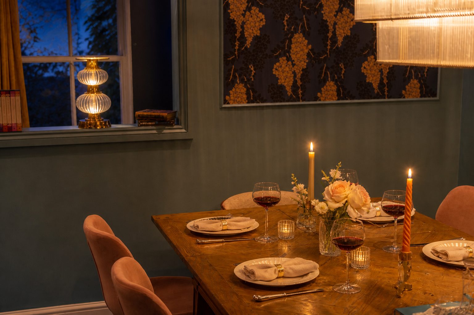 Breakfast nook in the wisteria wallpaper