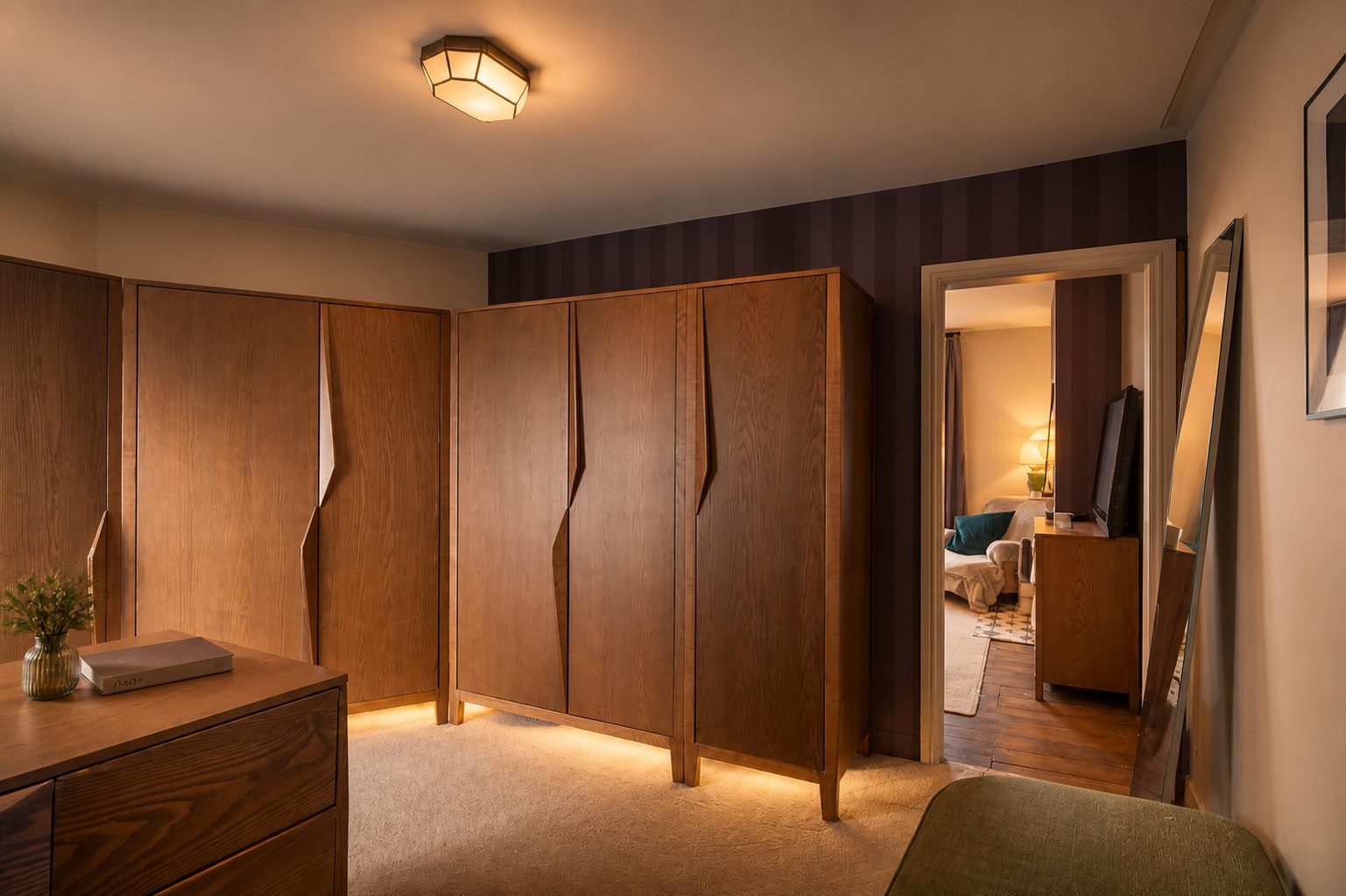Dressing room — easily reinstated as a fifth bedroom